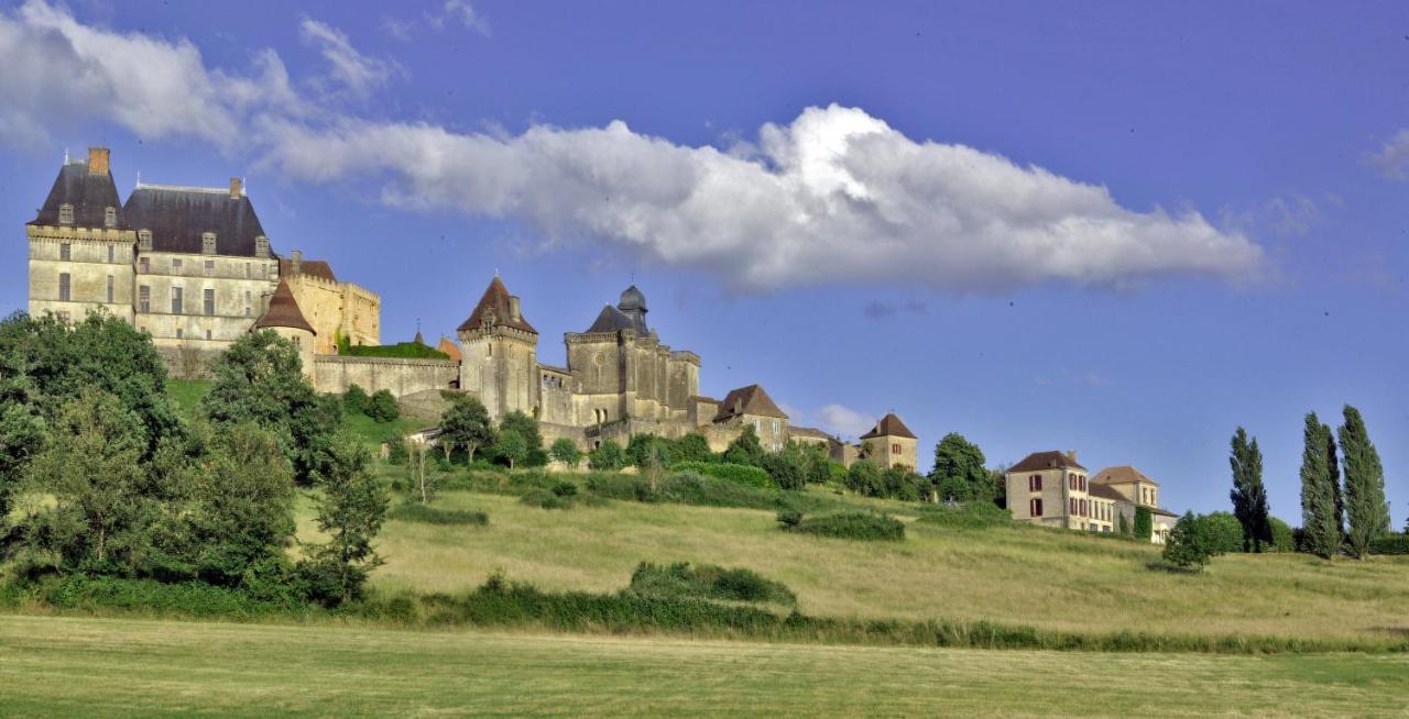 Le Prieuré du Château de Biron Biron  Extérieur photo